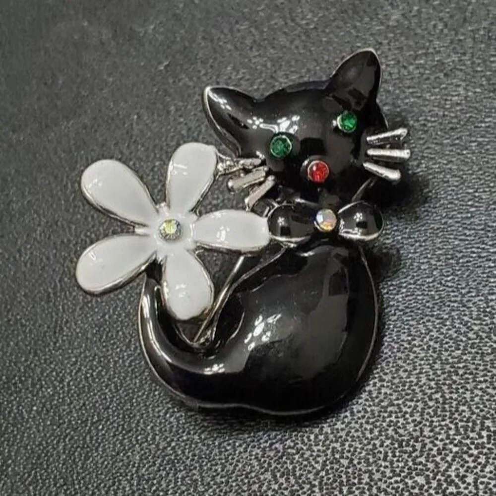 Black enamel kitty cat brooch